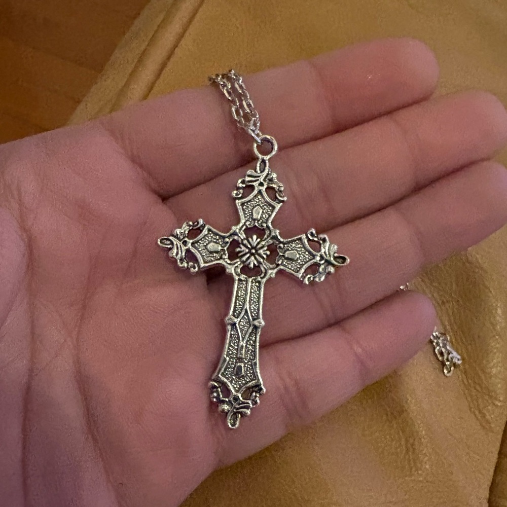 Criss pendant with chain